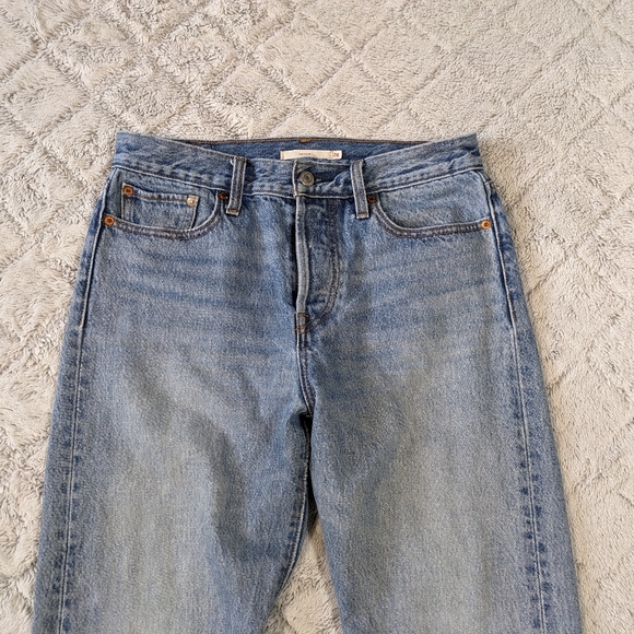 Levi's Jeans Women's 28 Blue Shut Up Wash Wedgie Fit High-Rise Raw Hem 27” - Picture 2 of 11